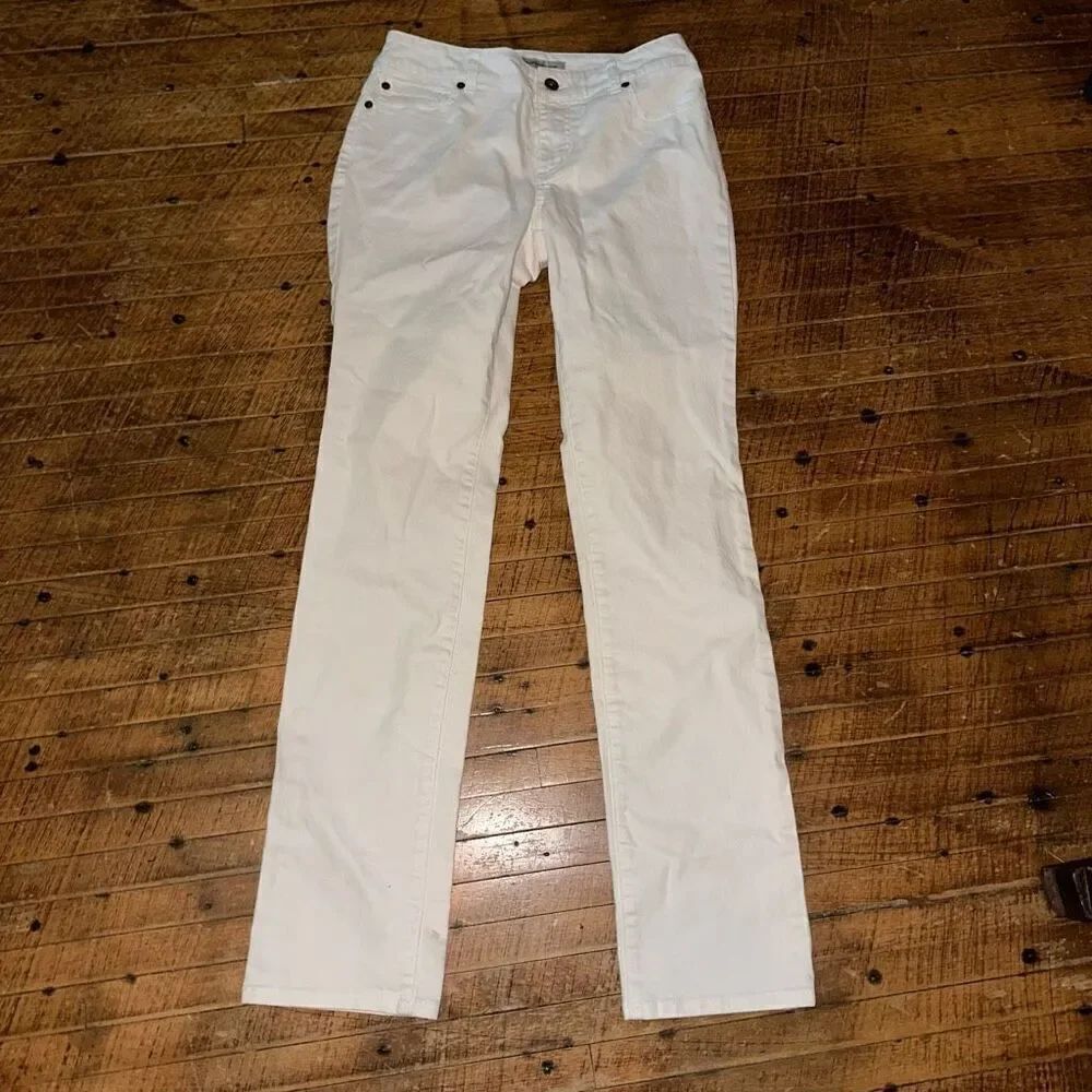 Chico’s white straight leg normcore 0/4 minimalist jeans